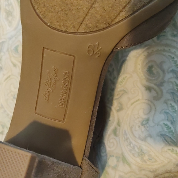 Heels - Picture 4 of 4